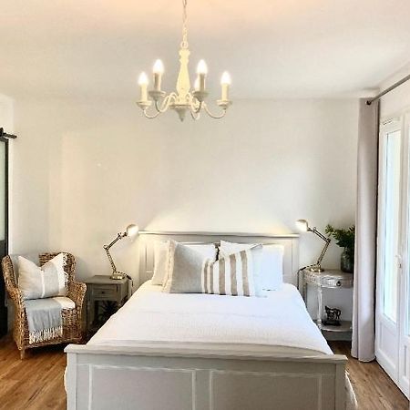 Stunning Bedroom Overlooking The Charente Bourg-Charente Esterno foto