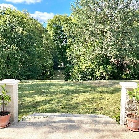 Stunning Bedroom Overlooking The Charente Bourg-Charente Esterno foto