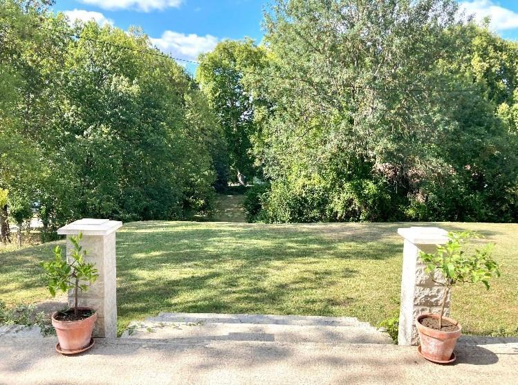 Stunning Bedroom Overlooking The Charente Bourg-Charente Esterno foto
